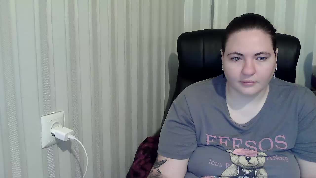 XLisaBlueX Cam Model Chat October 30, 2025