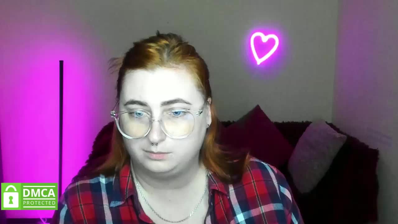 Aliciaredluv Cam Model Chat October 30, 2025