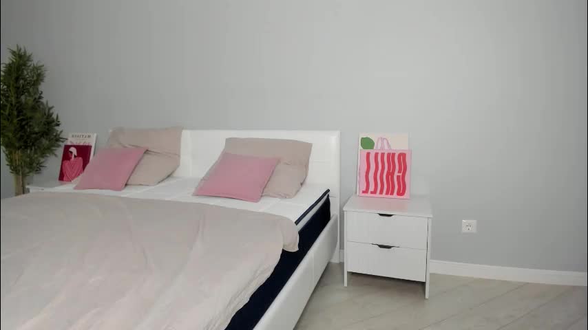 paradi_se Cam Model Chat October 30, 2025