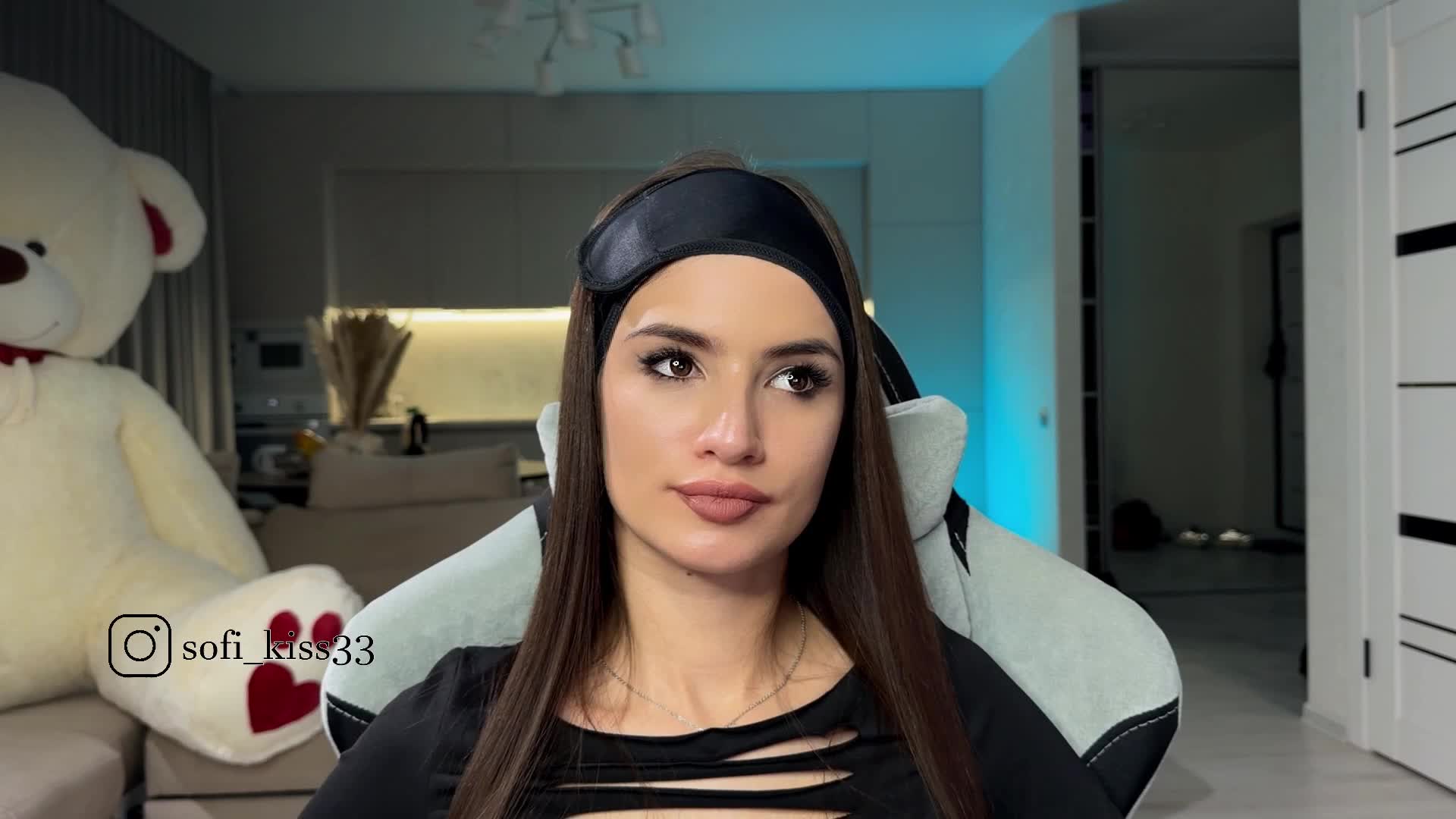 Sofi-Mi Cam Model Chat October 30, 2025