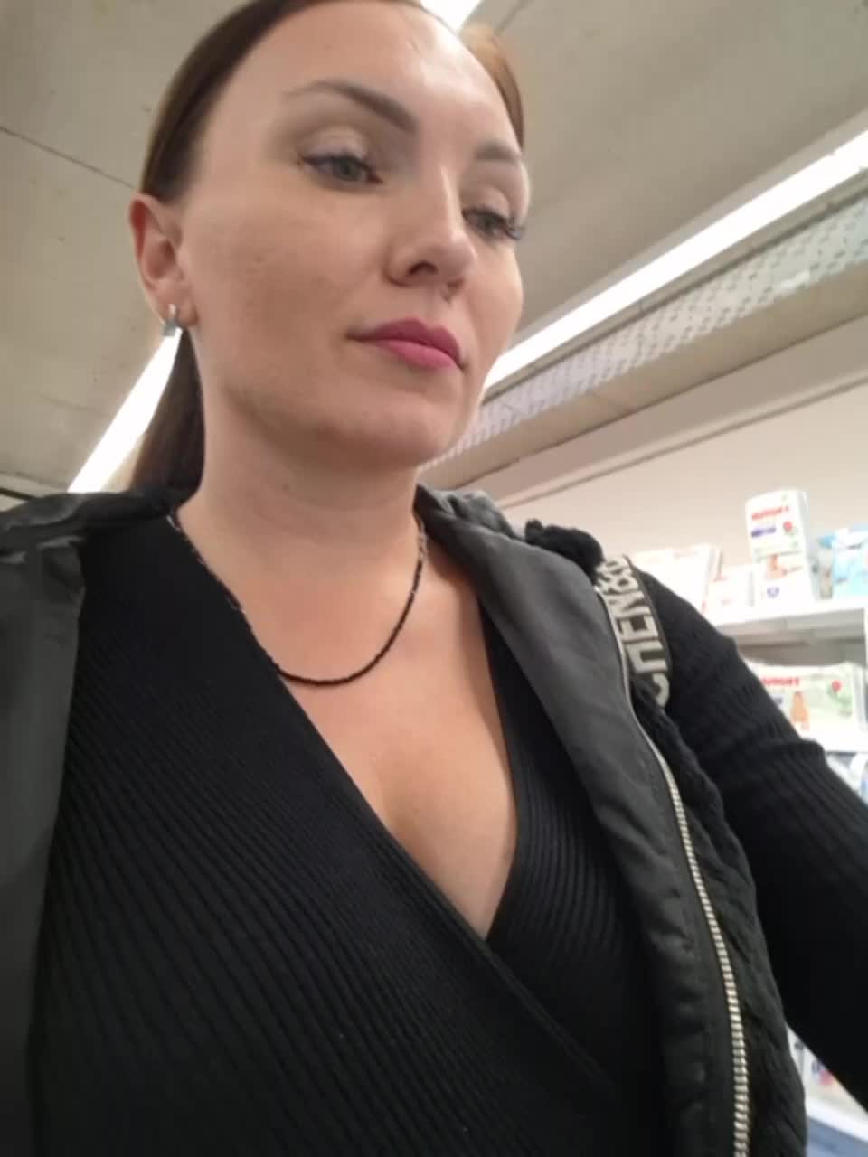 DIVORA Cam Model Chat October 30, 2025