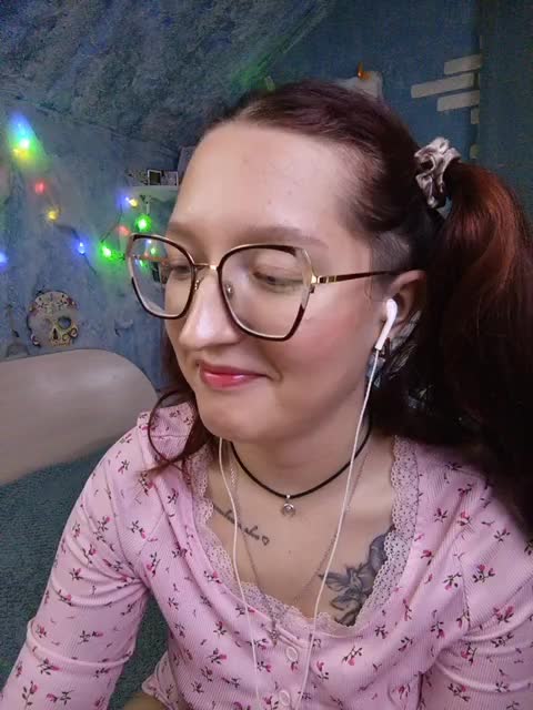 Mari_Gold Cam Model Chat October 30, 2025