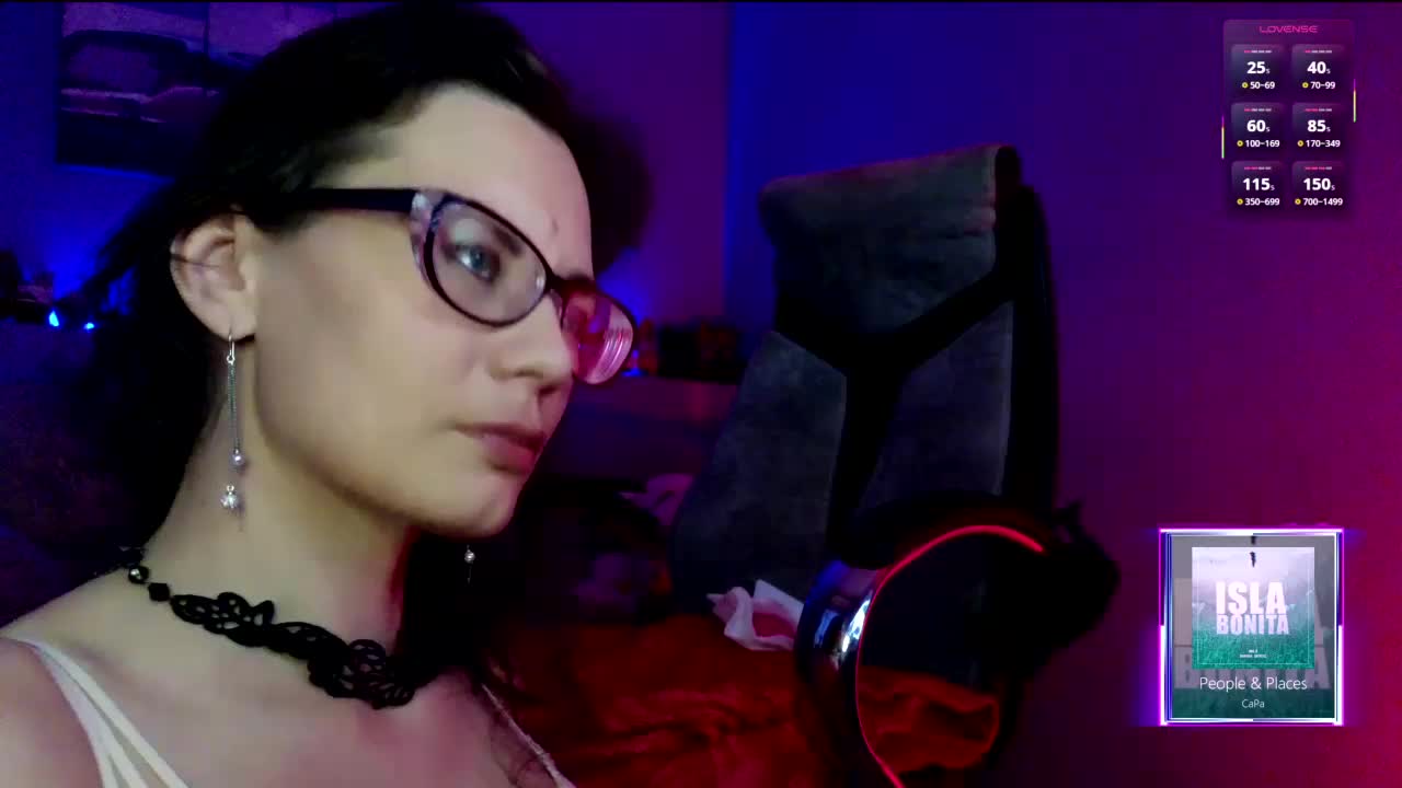 analiMilana Cam Model Chat October 30, 2025