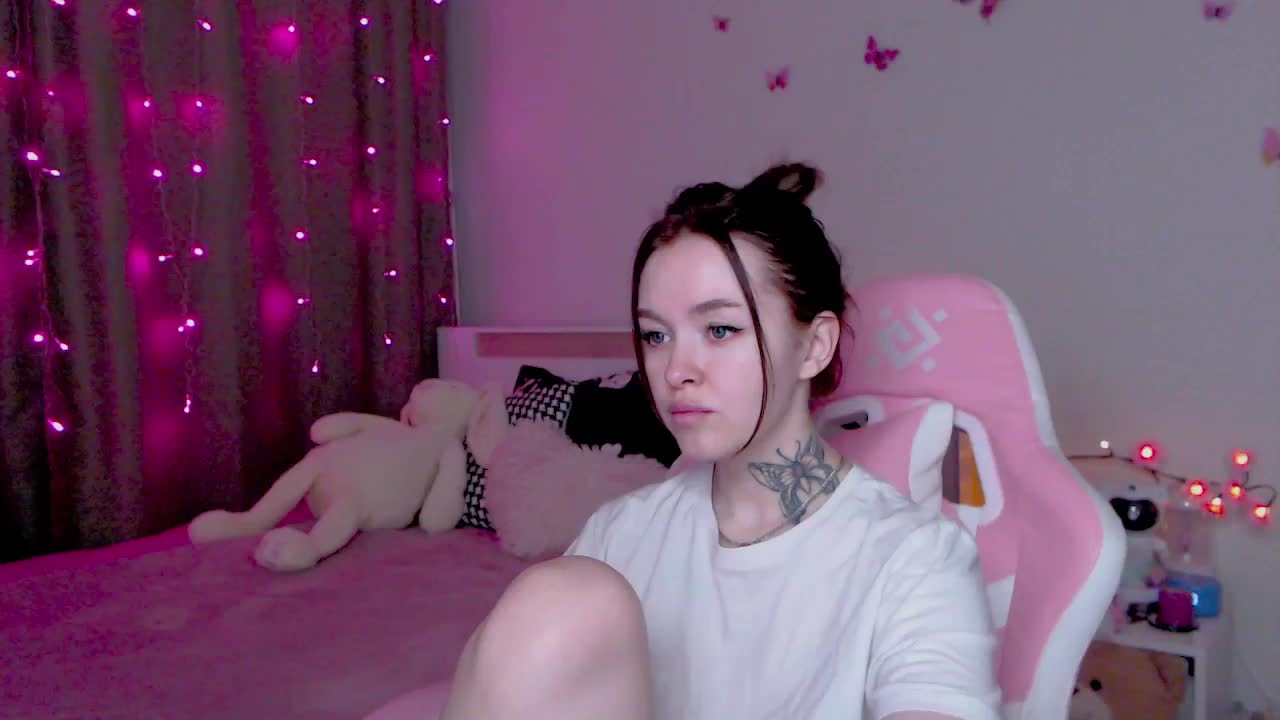 NaughtyMable Cam Model Chat October 30, 2025