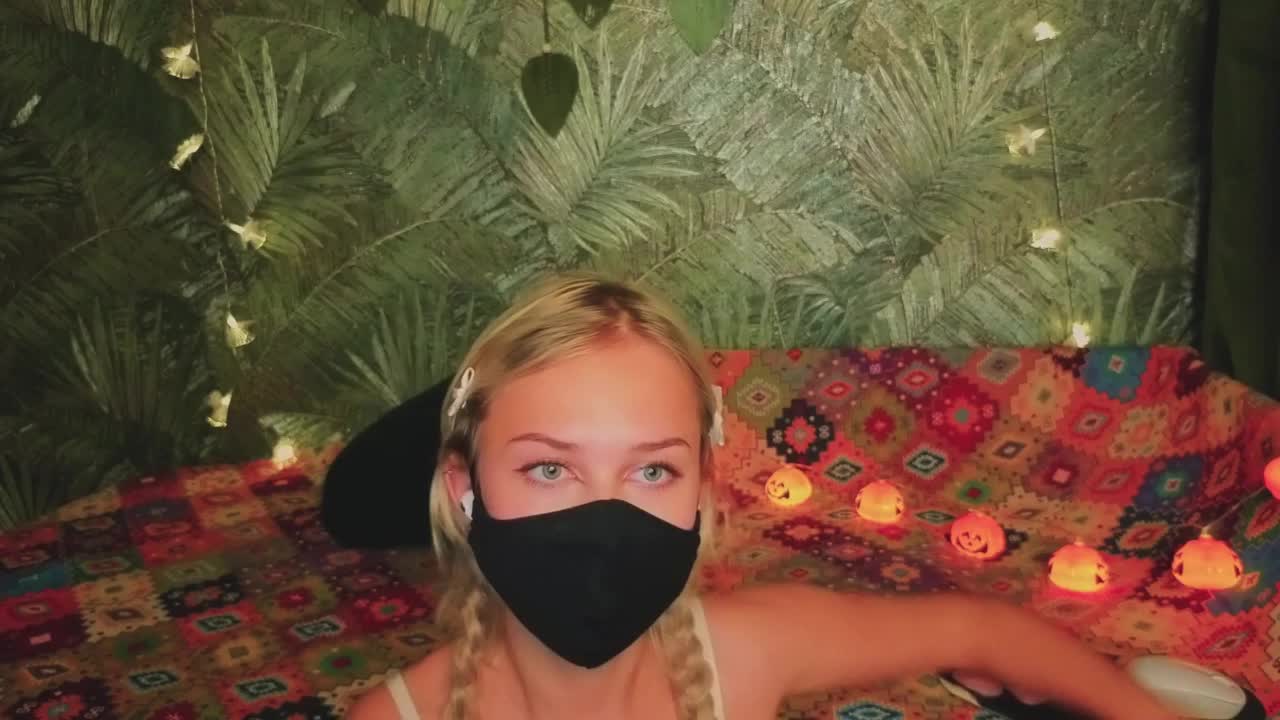 Meeeeow Cam Model Chat October 30, 2025