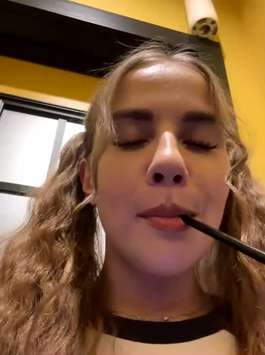 VikkiExtraCheese Cam Model Chat October 30, 2025