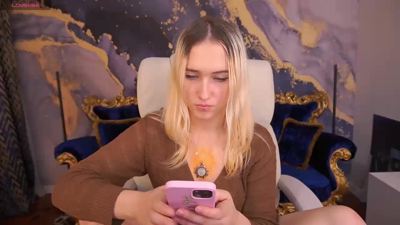 LilElfie Cam Model Chat October 30, 2025