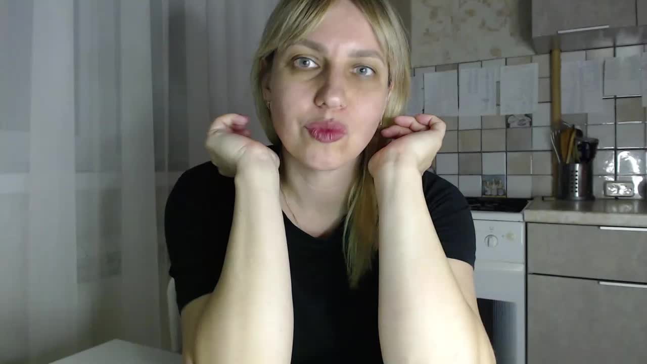 Karmella Cam Model Chat October 30, 2025