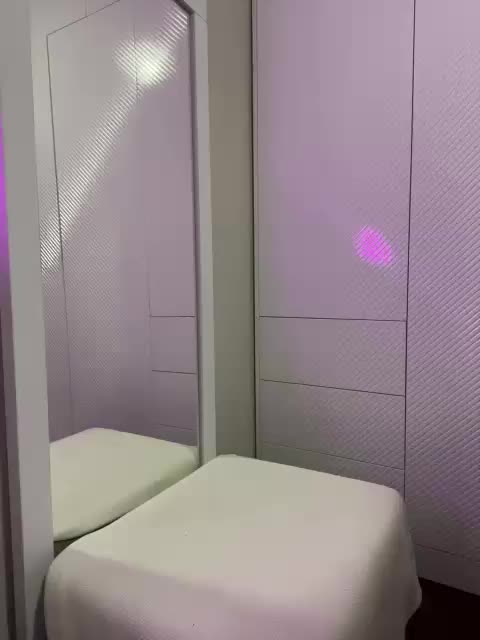 BRUice07 Cam Model Chat October 30, 2025