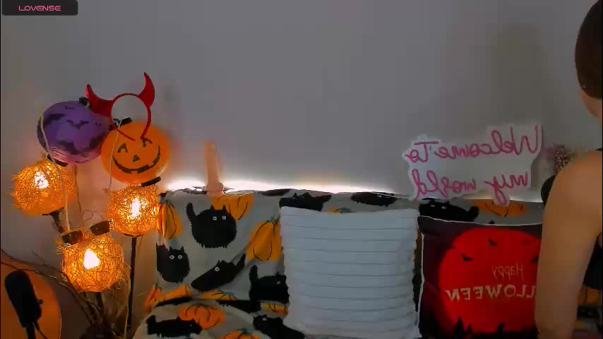 madis0n_crystal Cam Model Chat October 30, 2025