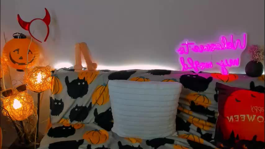 madis0n_crystal Cam Model Chat October 30, 2025