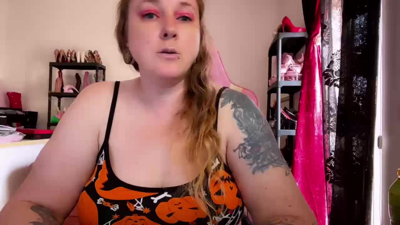 NylonQueen Cam Model Chat October 30, 2025