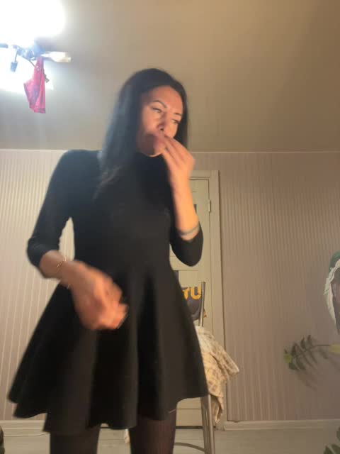 Karolina_Milf Cam Model Chat October 30, 2025