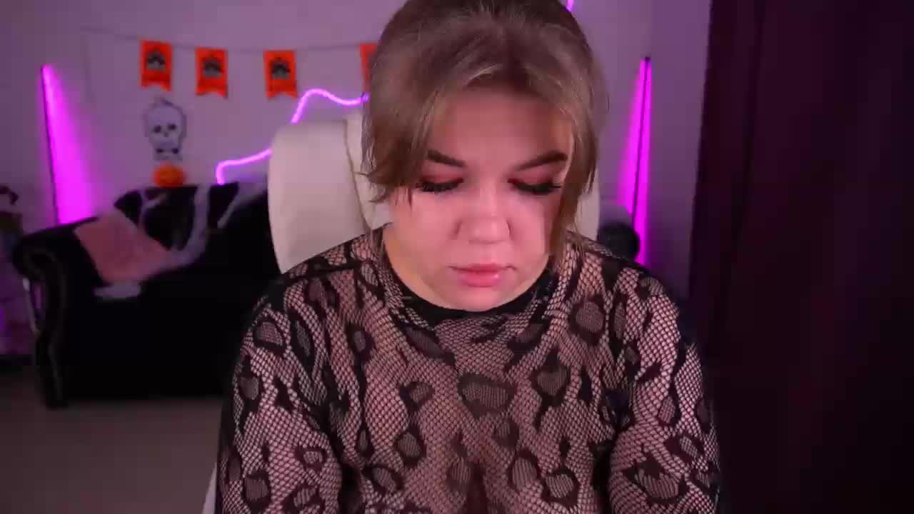 AmellyWhite Cam Model Chat October 30, 2025