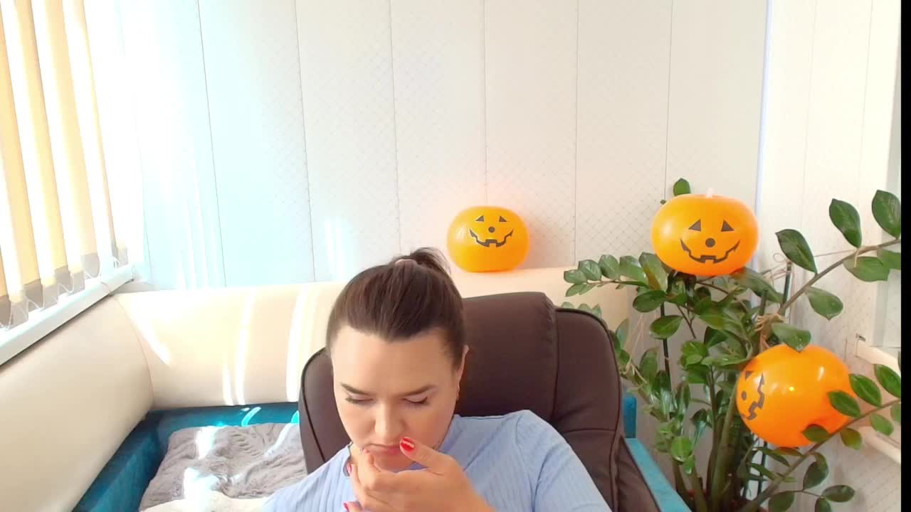 LinaCrave Cam Model Chat October 30, 2025