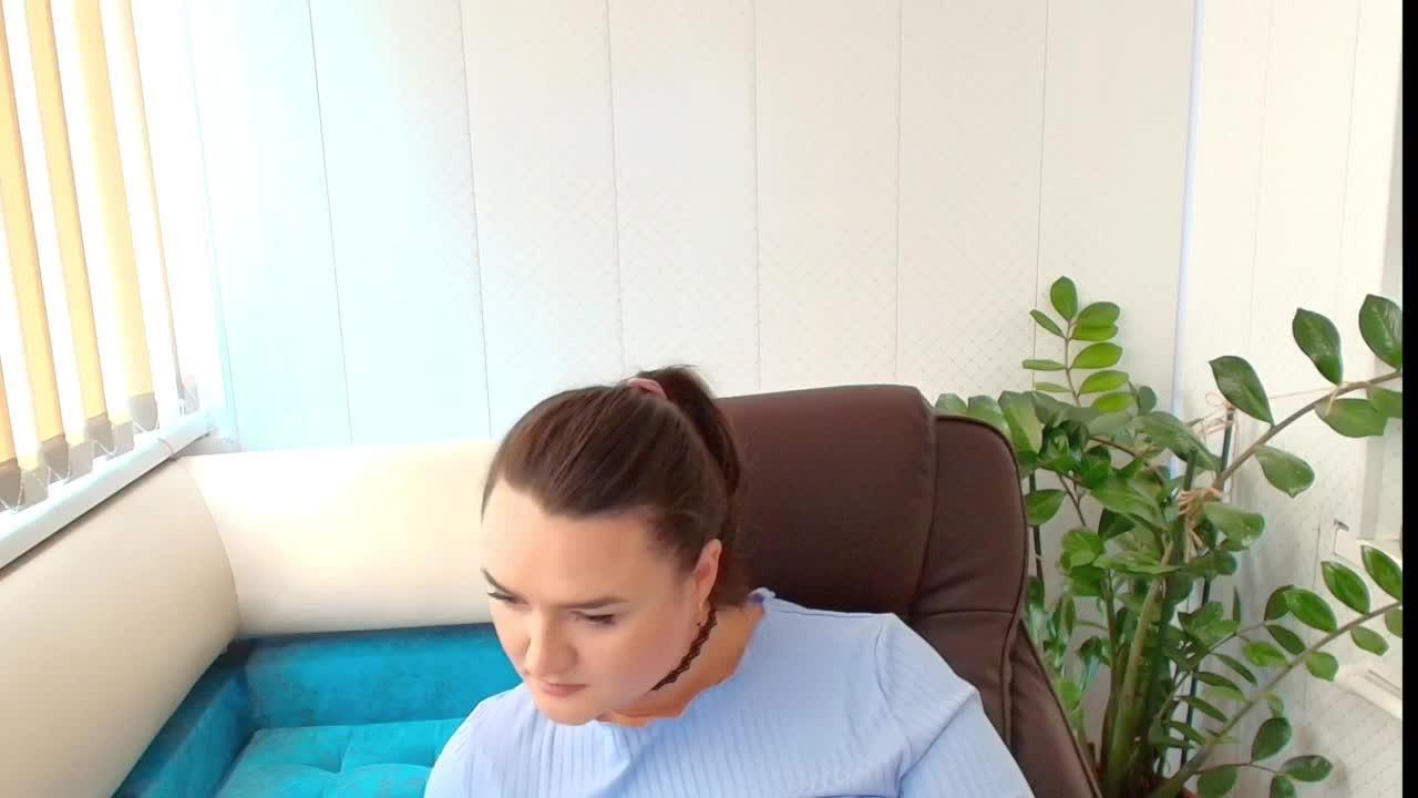 LinaCrave Cam Model Chat October 30, 2025