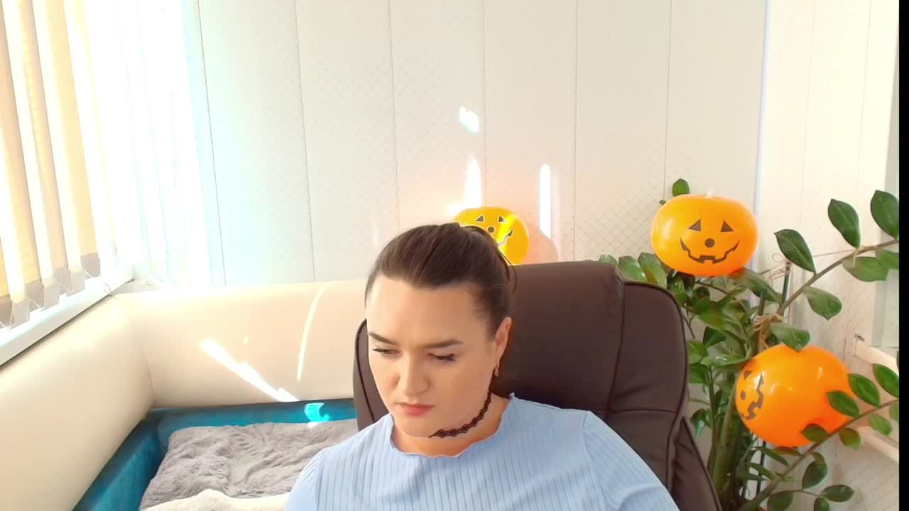 LinaCrave Cam Model Chat October 30, 2025