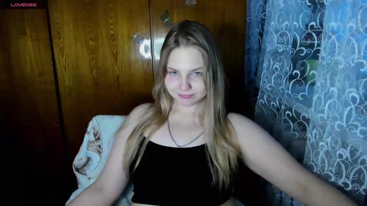 Emma-Frizea Cam Model Chat October 30, 2025