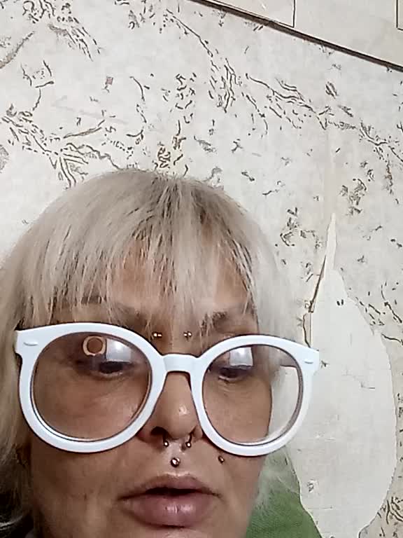 GardenerofIllusions Cam Model Chat October 31, 2025