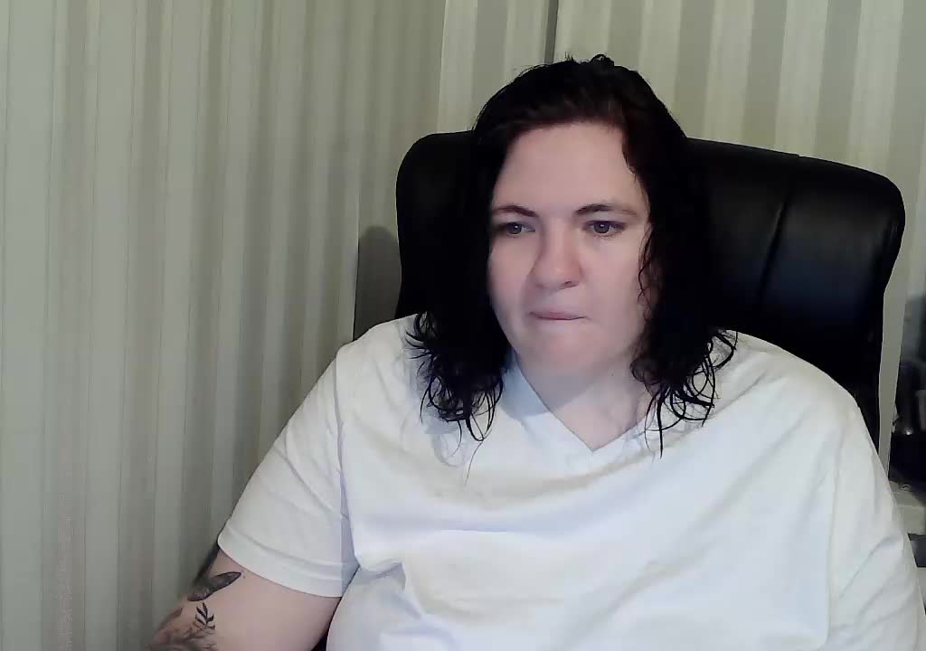 XLisaBlueX Cam Model Chat October 31, 2025