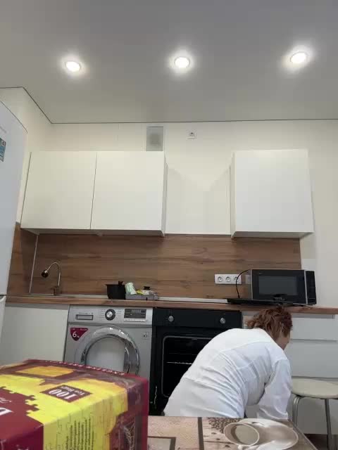 vik77777A Cam Model Chat October 31, 2025