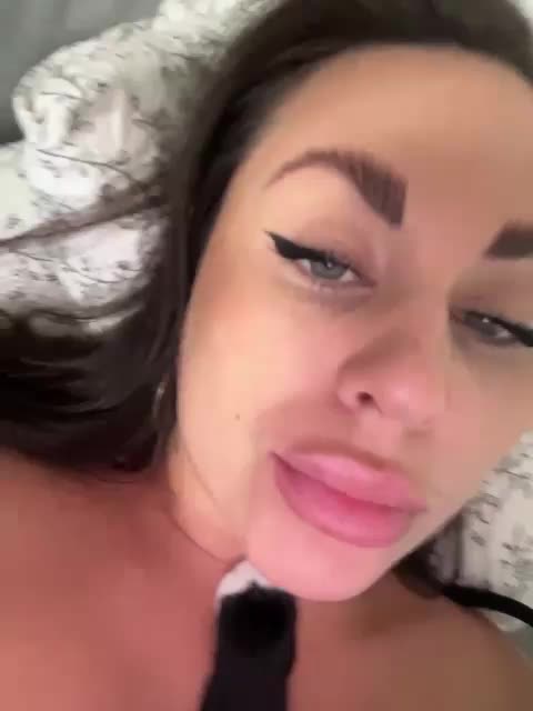 -Hennessy- Cam Model Chat October 31, 2025