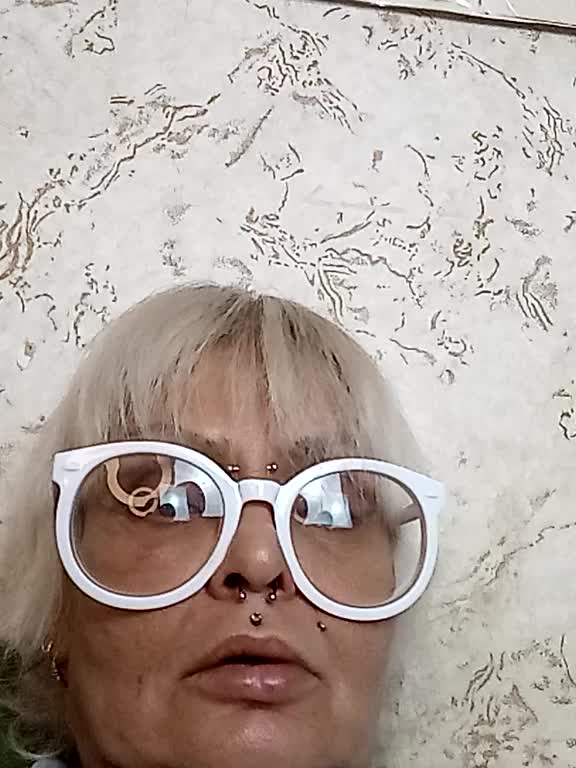 GardenerofIllusions Cam Model Chat October 31, 2025