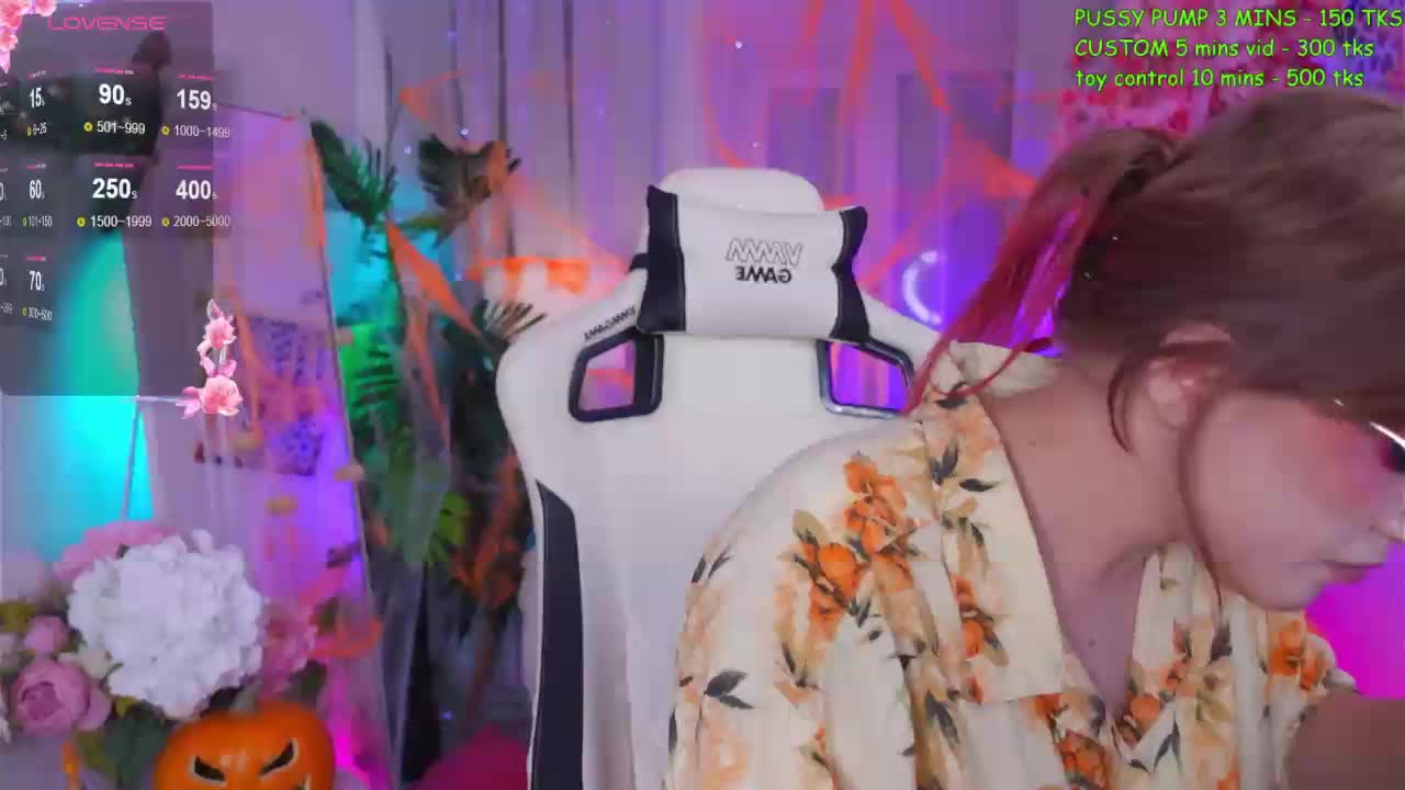 CrazyWine Cam Model Chat October 31, 2025