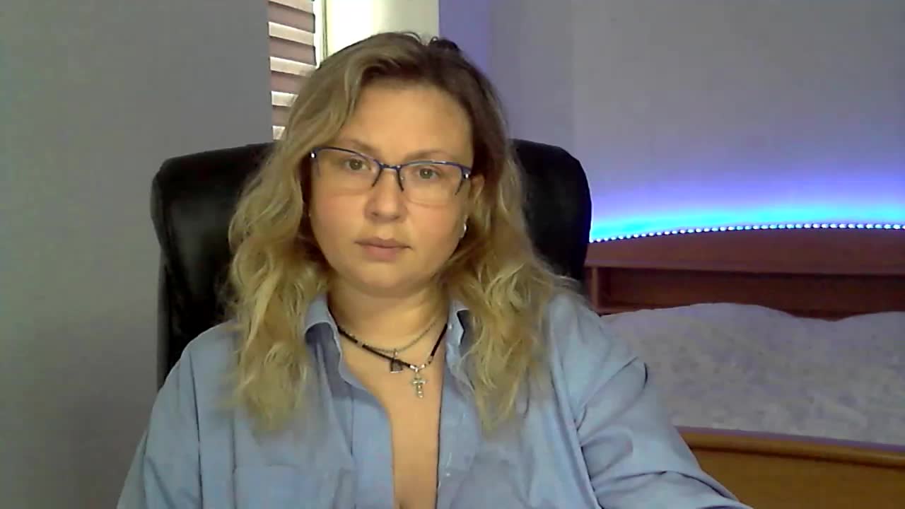 NERVOMOTINA Cam Model Chat October 31, 2025