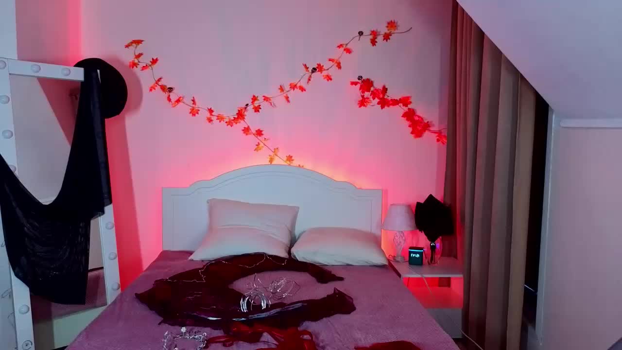 CoralineJones Cam Model Chat October 31, 2025