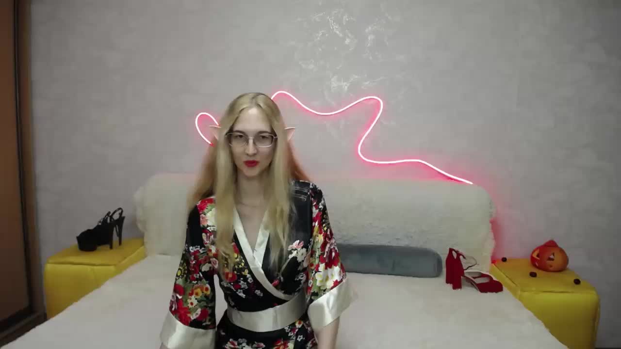 LizzieBrait Cam Model Chat October 31, 2025