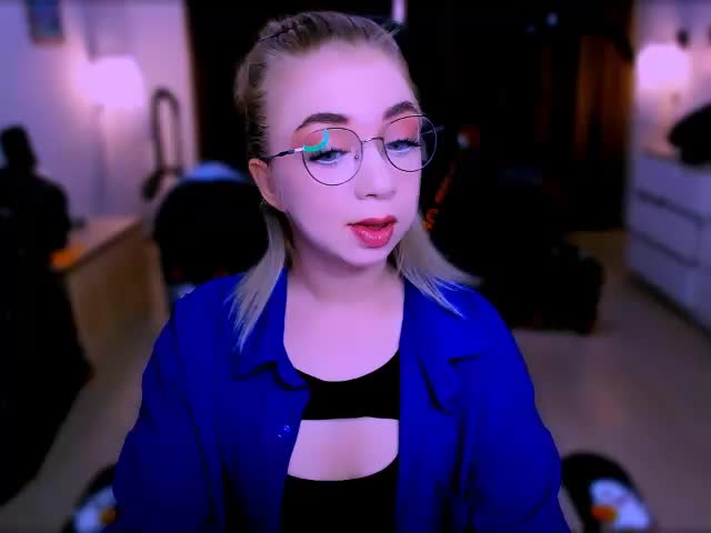 BabyNicole Cam Model Chat October 31, 2025