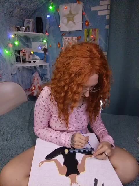 Mari_Gold Cam Model Chat October 31, 2025