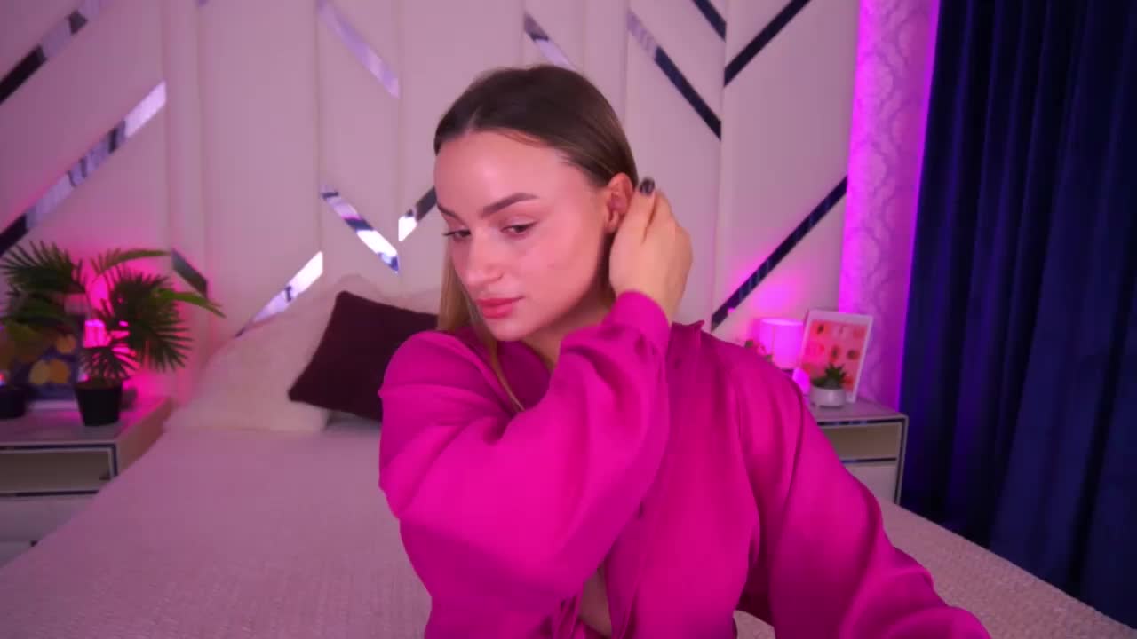 FloraGreys Cam Model Chat October 31, 2025