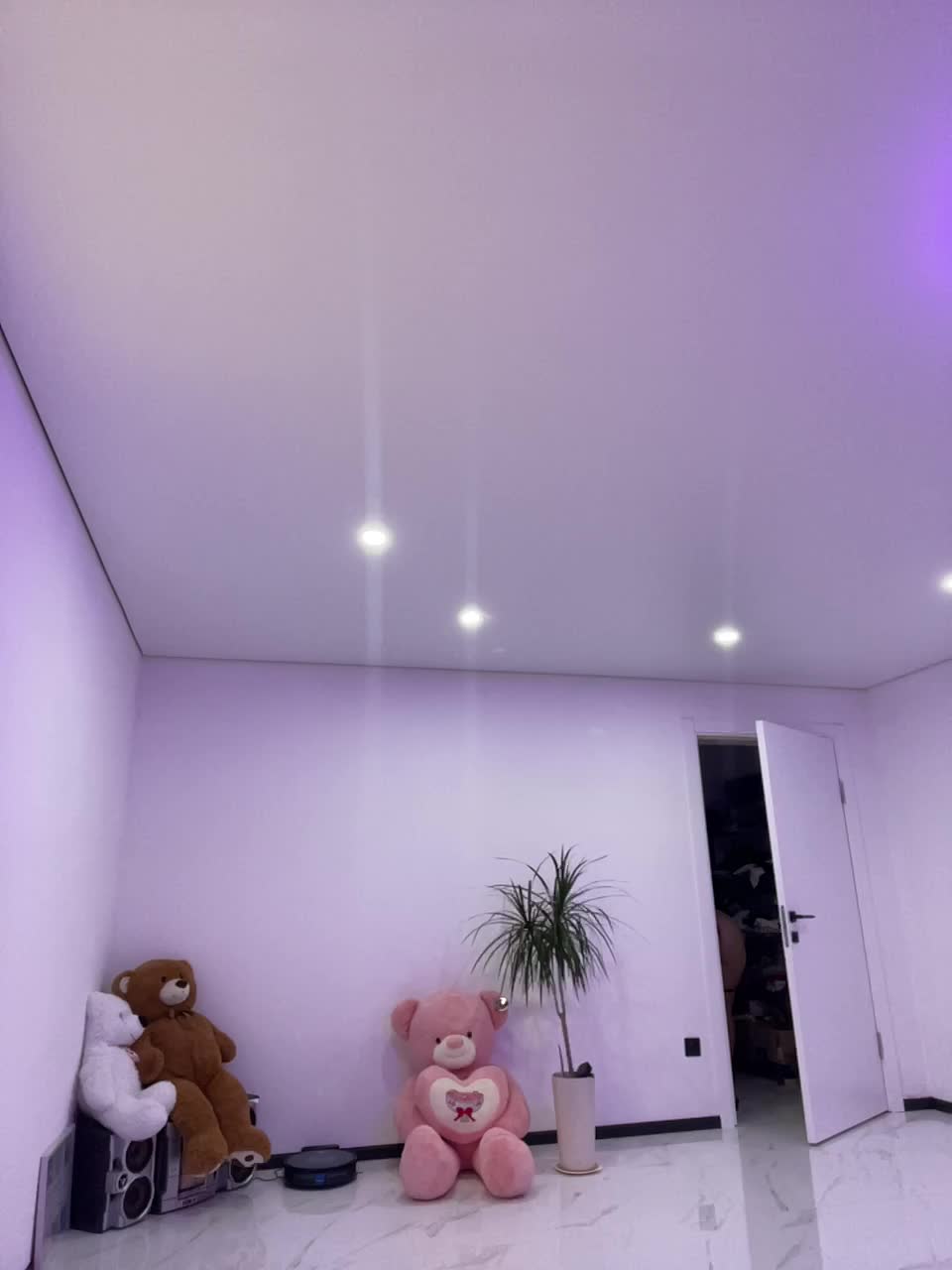 Potifays Cam Model Chat October 31, 2025