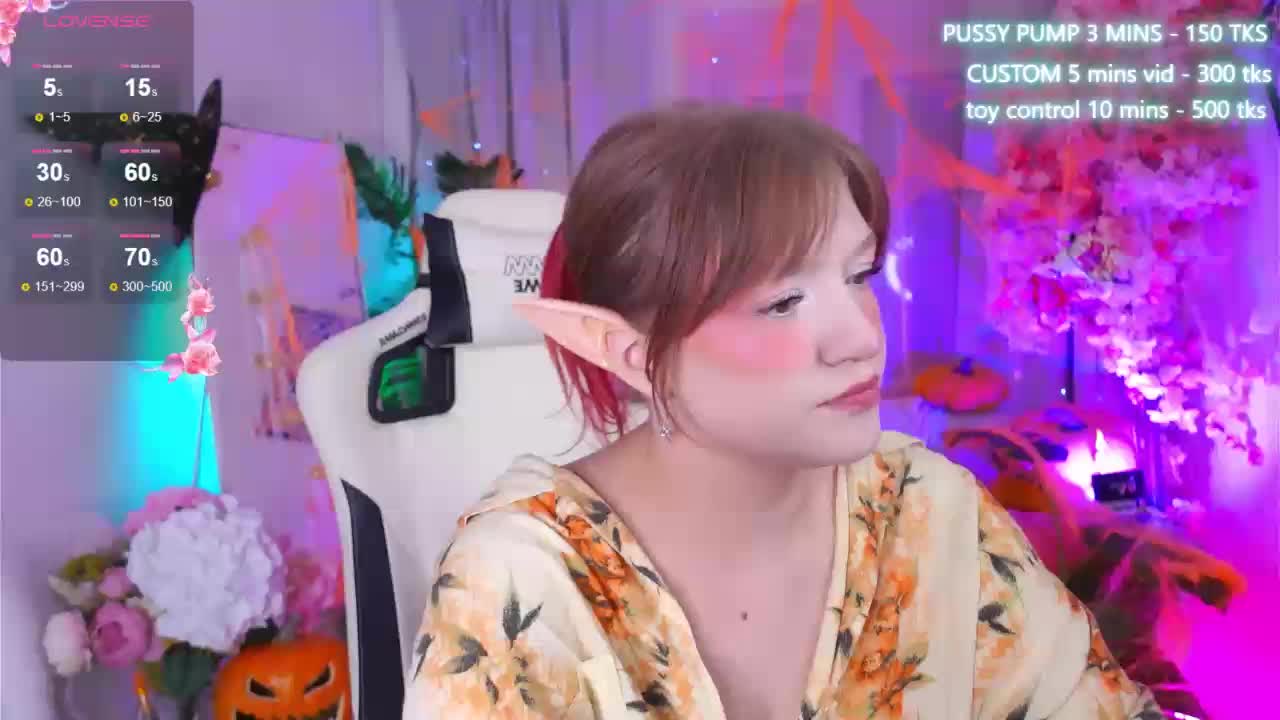 CrazyWine Cam Model Chat October 31, 2025