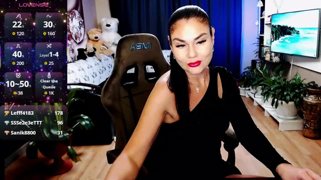 PaniX Cam Model Chat October 31, 2025