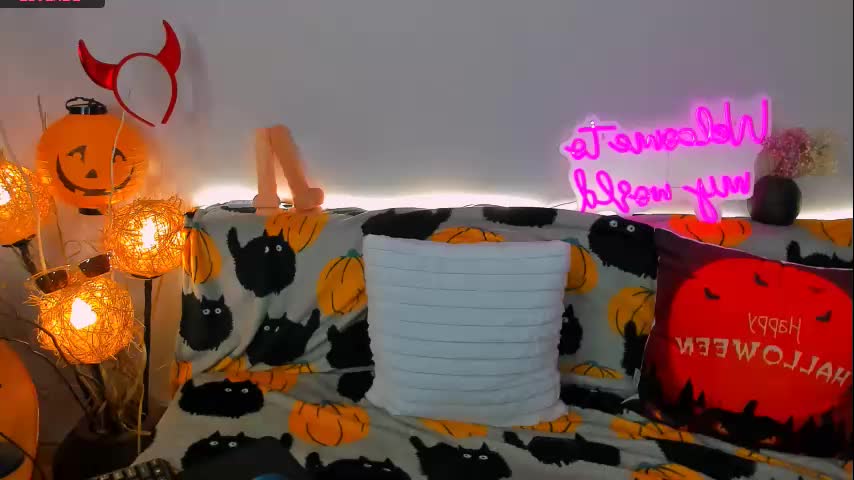 lucia_lucky Cam Model Chat October 31, 2025