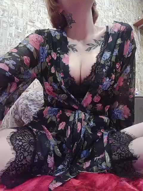 --Mari-- Cam Model Chat October 31, 2025