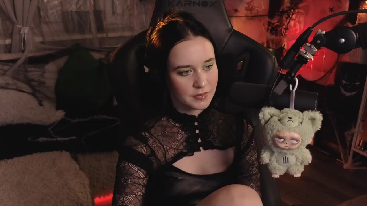 Kira_Li_Lime Cam Model Chat October 31, 2025