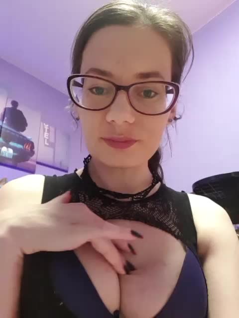 analiMilana Cam Model Chat October 31, 2025