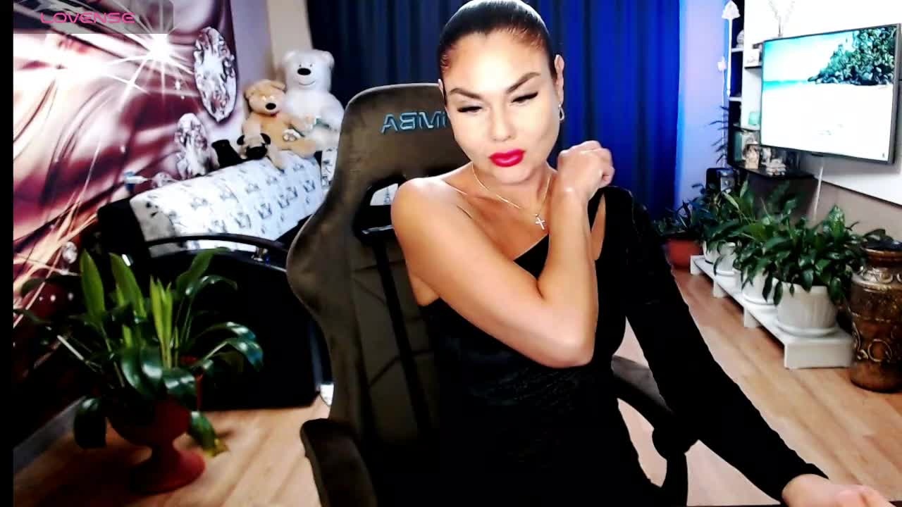 PaniX Cam Model Chat October 31, 2025