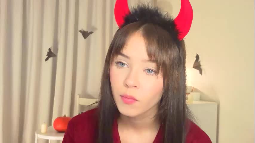 slyshypie Cam Model Chat October 31, 2025