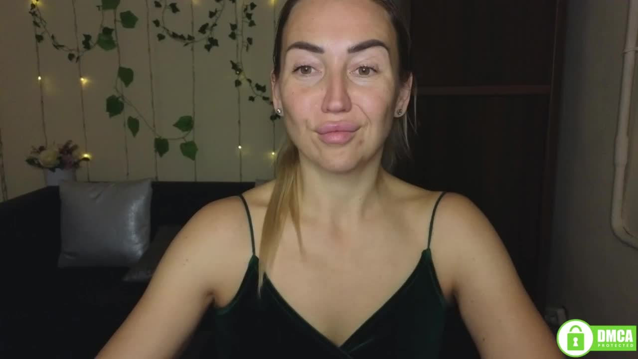 Jullyblondkiss Cam Model Chat October 31, 2025