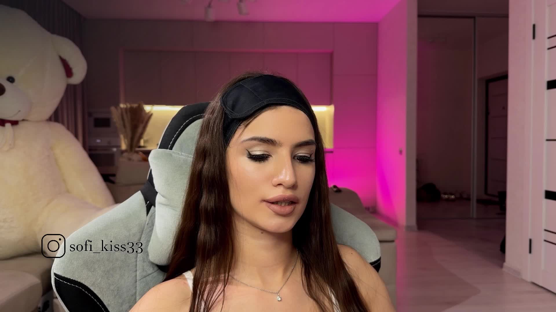 Sofi-Mi Cam Model Chat October 31, 2025