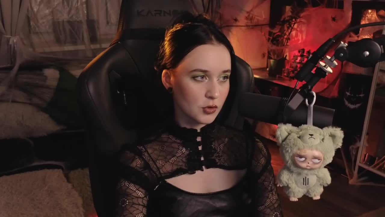 Kira_Li_Lime Cam Model Chat October 31, 2025