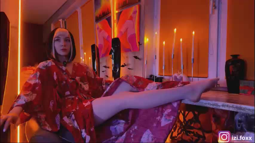 izi_fox Cam Model Chat October 31, 2025