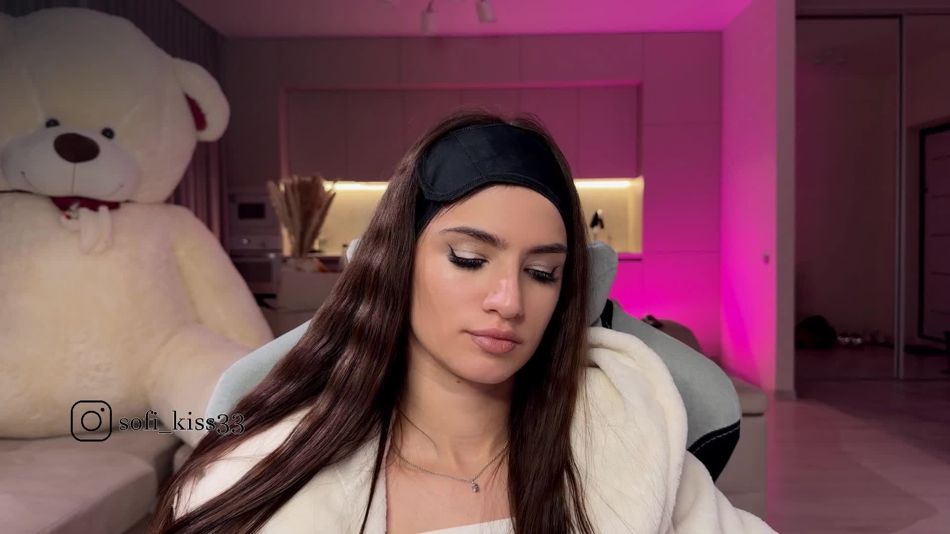 Sofi-Mi Cam Model Chat October 31, 2025