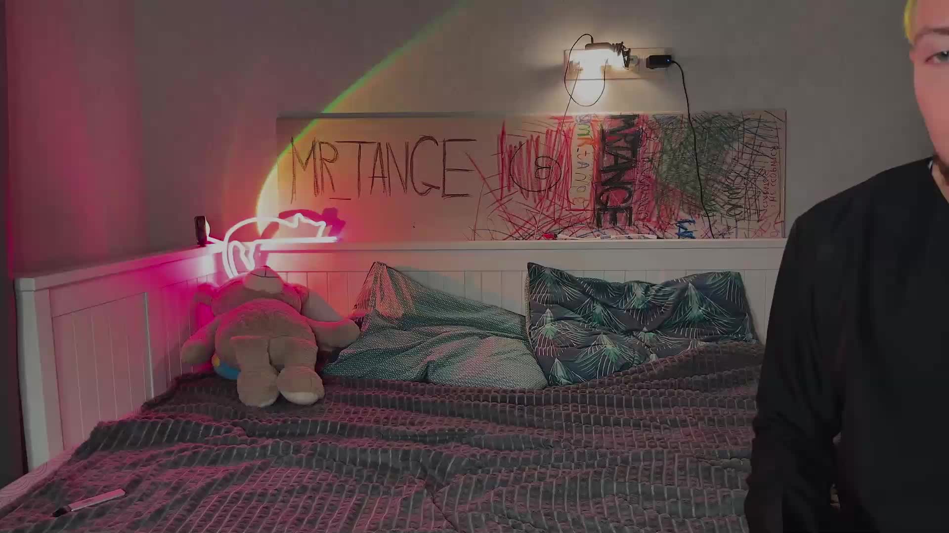 Z0mb1el0ll1 Cam Model Chat October 31, 2025