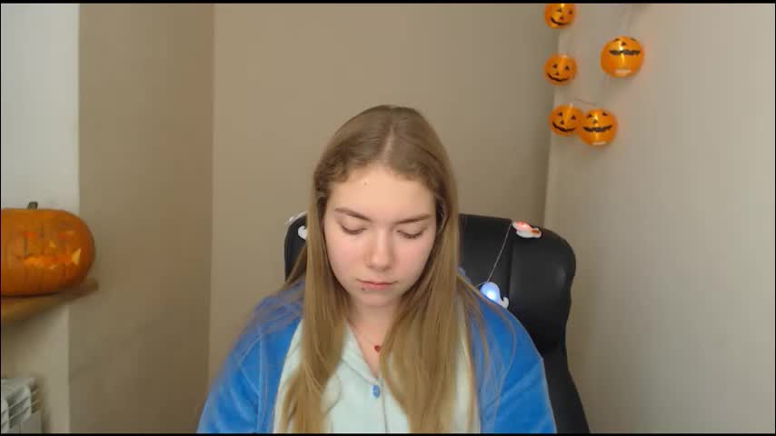 zoey_deuttch Cam Model Chat October 31, 2025